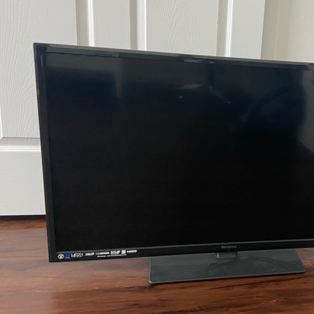 TELEVISION: Westinghouse - 39” Class LED - 1080p - 120Hz  - HDTV